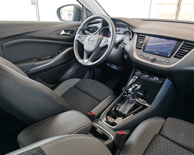 Opel Grandland X 1.6 TURBO Ultimate 8/24