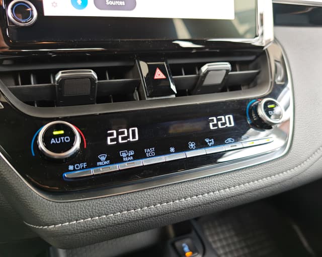 Toyota Corolla Style 1.8 Hybrid E-CVT 17/25