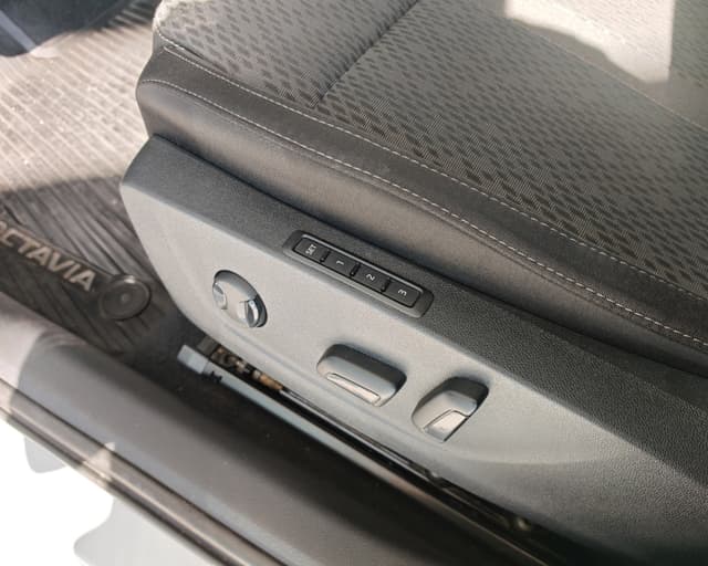 Škoda Octavia Combi 2.0 TDI Style DSG 22/29