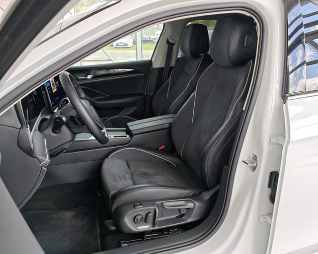 Volkswagen Passat Variant 2.0 TDI Elegance 10/37