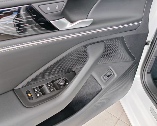Volkswagen Passat Variant 2.0 TDI Elegance 31/37