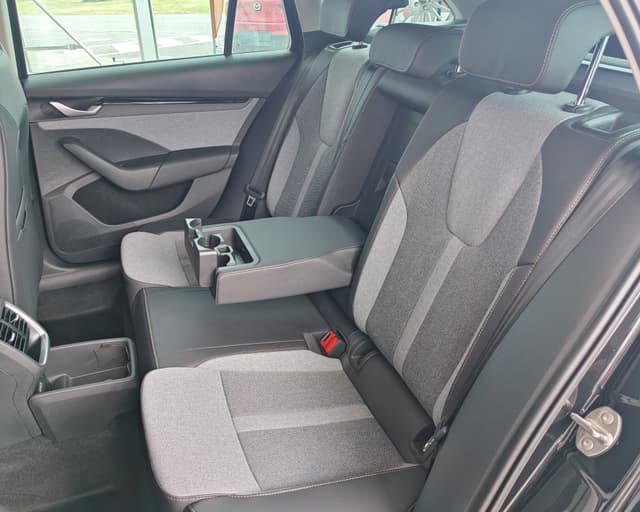 Škoda Octavia 2.0 TDI 110KW Top Selection 22/25