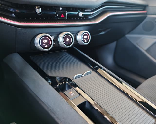 Škoda Superb Sportline 2.0 TDI 142kW 4x4 23/39