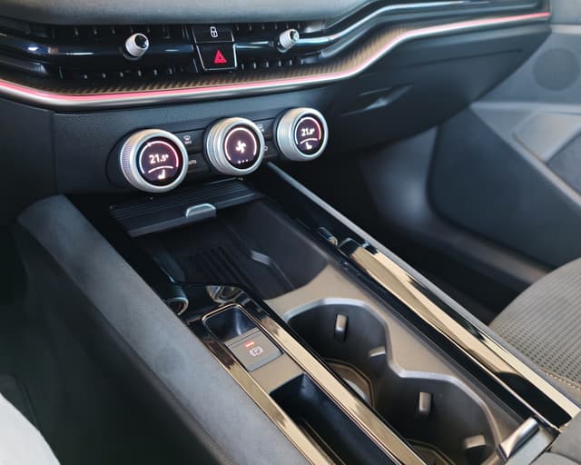 Škoda Superb Sportline 2.0 TDI 142kW 4x4 25/39