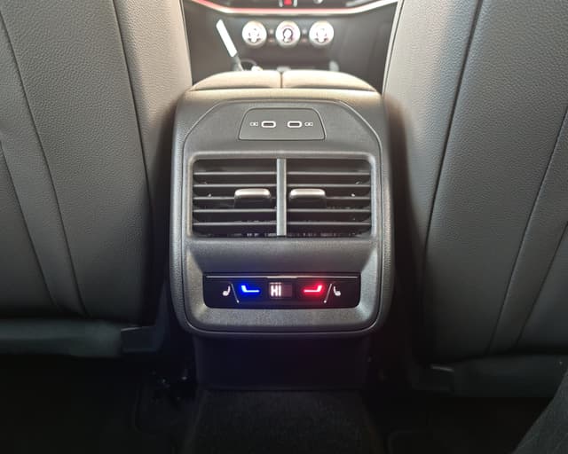 Škoda Superb Combi Sportline 2.0 TDI 110KW 2025 29/30