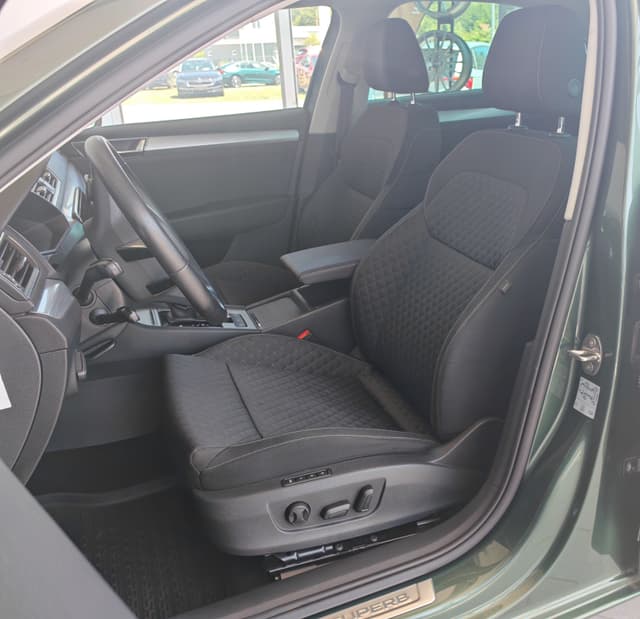 Škoda Superb 2.0 TDI SCR Ambition DSG 17/31