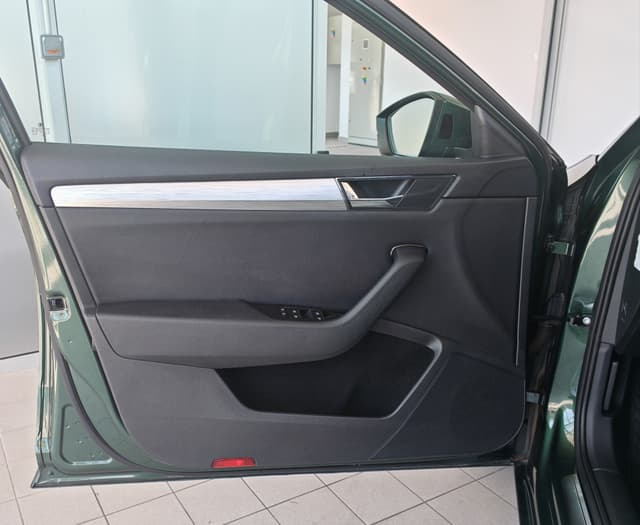 Škoda Superb 2.0 TDI SCR Ambition DSG 18/31
