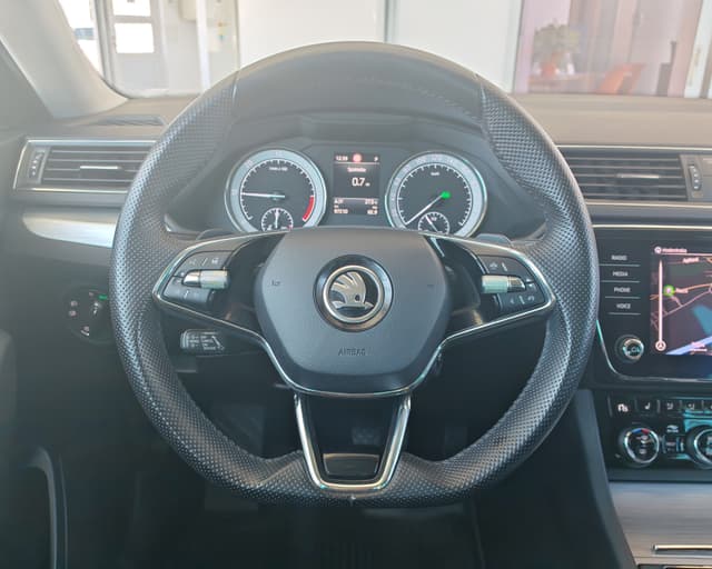 Škoda Superb 2.0 TDI SCR Ambition DSG 10/31