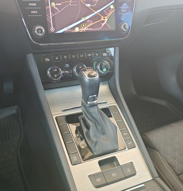 Škoda Superb 2.0 TDI SCR Ambition DSG 16/31