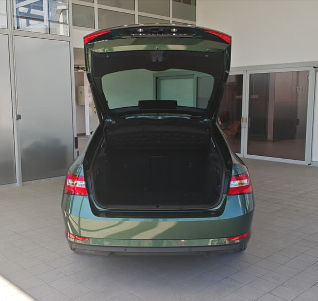 Škoda Superb 2.0 TDI SCR Ambition DSG 7/31