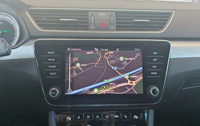 Škoda Superb 2.0 TDI SCR Ambition DSG 13/31