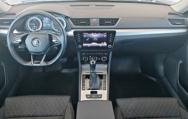 Škoda Superb 2.0 TDI SCR Ambition DSG 9/31