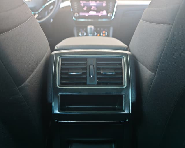 Škoda Superb 2.0 TDI SCR Ambition DSG 23/31