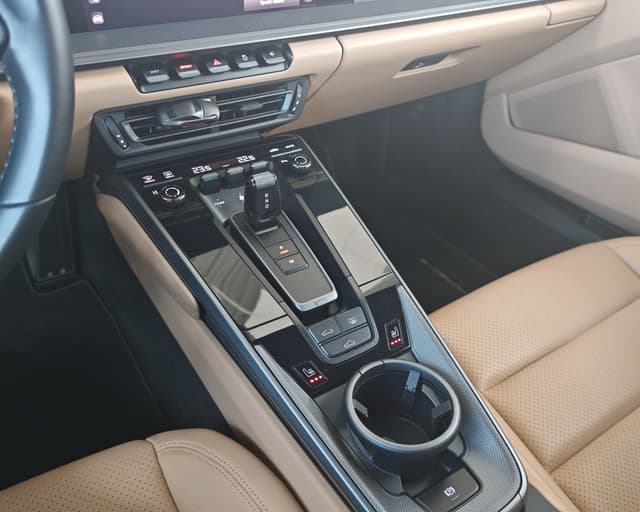 Porsche 911 Carrera 992 3.0 PDK 283 kW 19/26