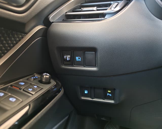 Toyota C-HR 1.8 Hybrid Comfort E-CVT 21/31