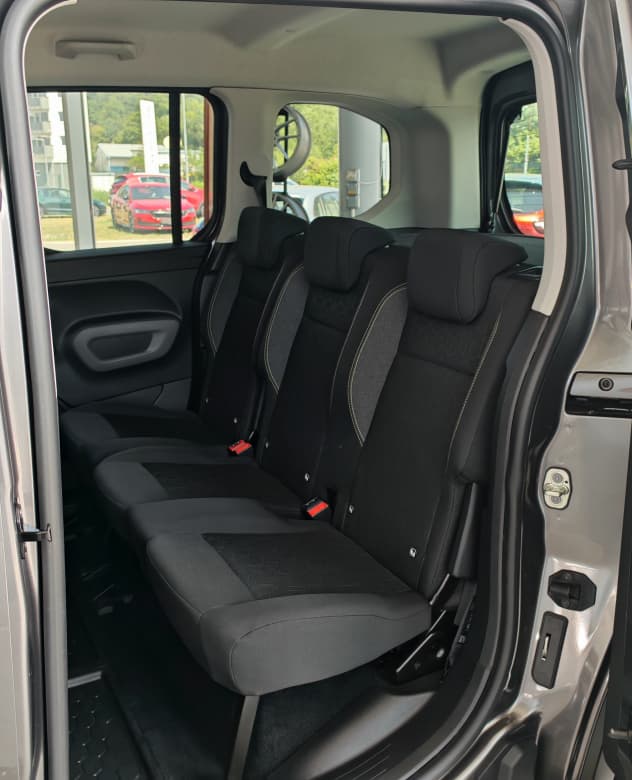 Peugeot Rifter 1.5 BlueHDi 100 Allure 19/24