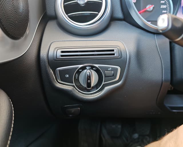 Mercedes-Benz C trieda Kupé 180 AMG Line A/T 13/28