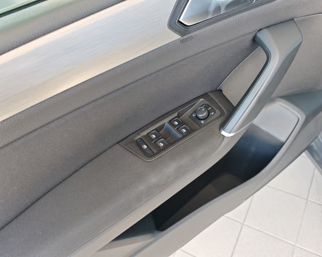 Volkswagen Touran 2.0 TDI SCR 150k Comfortline DSG 21/25