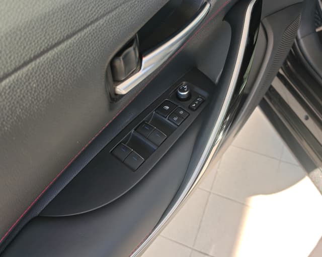 Toyota Corolla Combi TS 2.0 Hybrid Dynamic Force e-CVT Executive 18/23