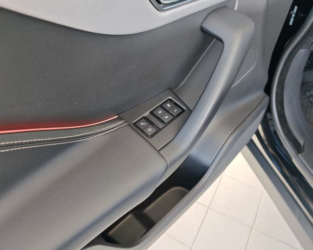 Jaguar F-Pace 3.0 V6P 380k S AWD A/T 22/33